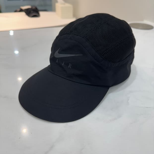 슈프림 x 나이키 트레일 러닝 햇 블랙 - 17FW