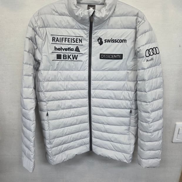 데상트 아우디 레플리카 구스다운 경량패딩 L