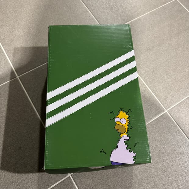 호머 심슨 x 아디다스 스탠스미스