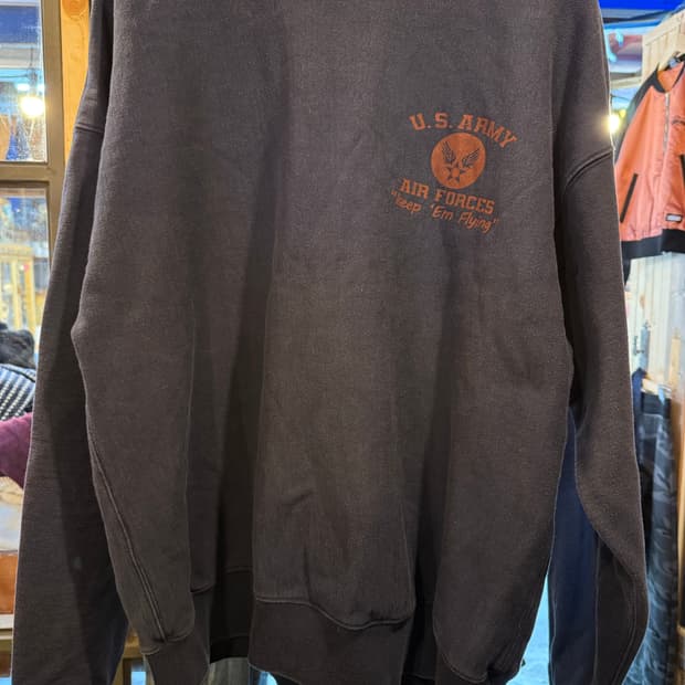 아웃스탠딩 플라잉타이거 맨투맨