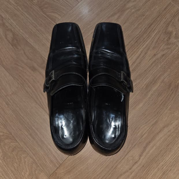 프라다 아카이브 스퀘어토 버클로퍼
