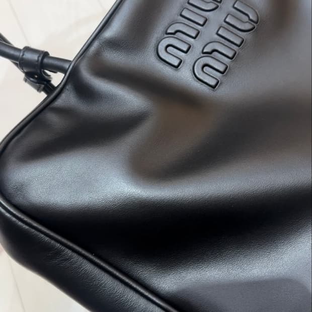 미우미우 가죽 보백 라지