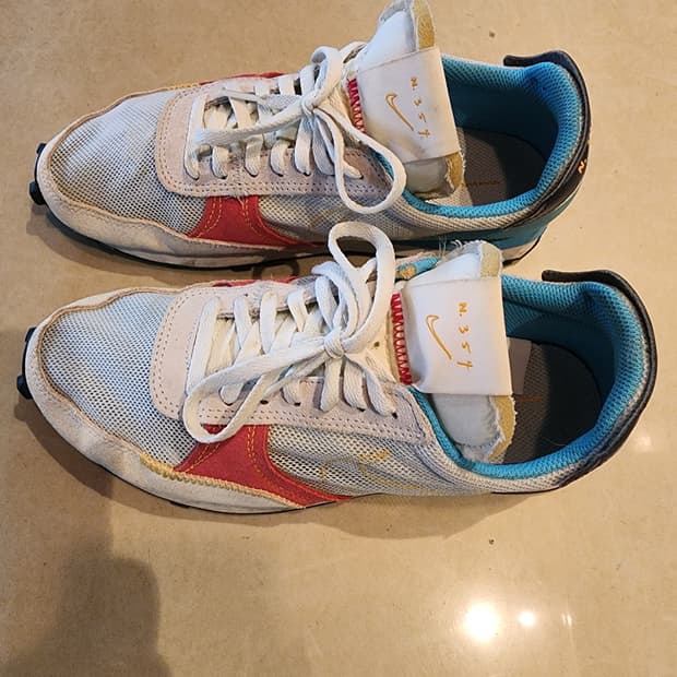 나이키 메쉬 소재 여성 런닝화 팜 245mm 사이즈 여자 운동화 NIKE