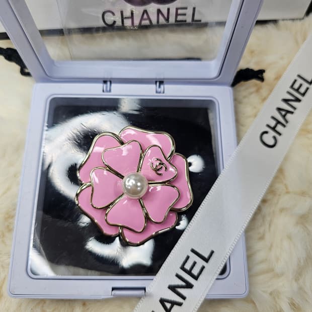 샤넬 빈티지 핑크 까멜 브로치