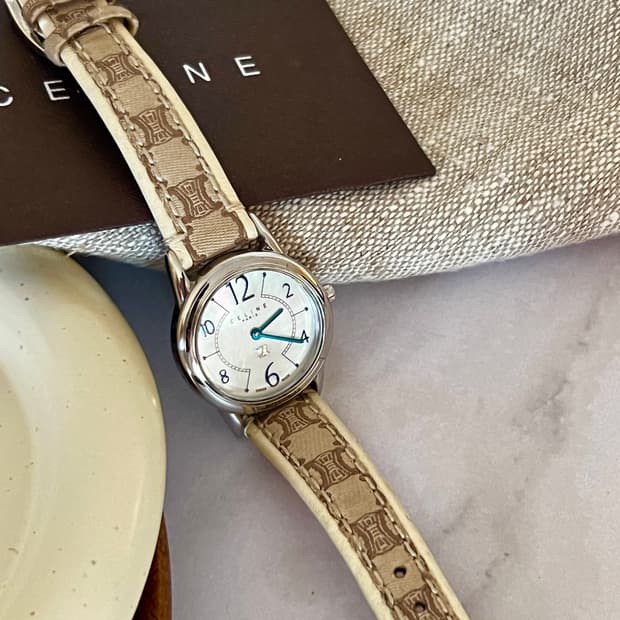 CELINE 트리옹프 마더오브펄 다이얼 셀린느 시계