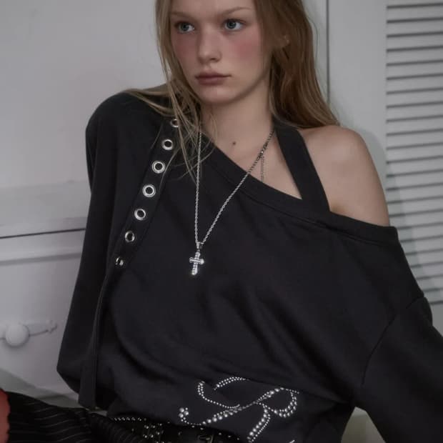 로제프란츠 Eyelet Strap Open Sweatshirt