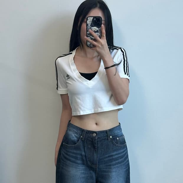 아디다스 트레포일 화이트 브이넥 반팔 티셔츠