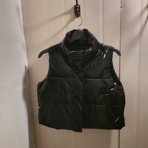 무신사 스탠다드 글로시 패딩 조끼