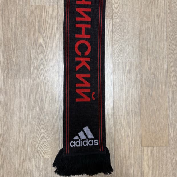 고샤 루브친스키x아디다스 머플러 스카프