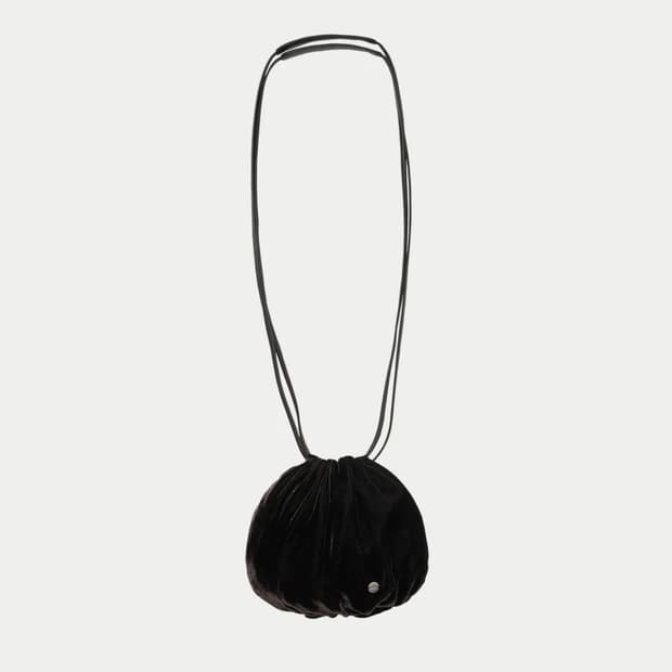 아모멘토 벨벳 미니 백 다크브라운