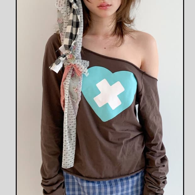 샵페어리 cross heart cut off t-shirt brown