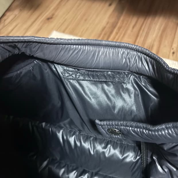 프라다 바이커패딩 정가품 문의