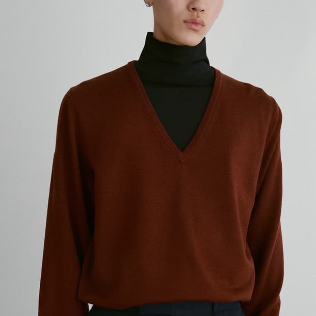 [새상품] 렉토 24FW 클래식 브이넥 니트 스웨터 레드 브라운