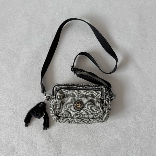 키플링(Kipling) 지브라 미니 크로스백