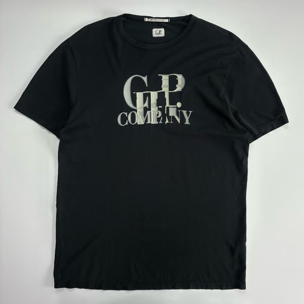 C.P company  씨피하우스 프린팅 로고 블랙 반팔티 