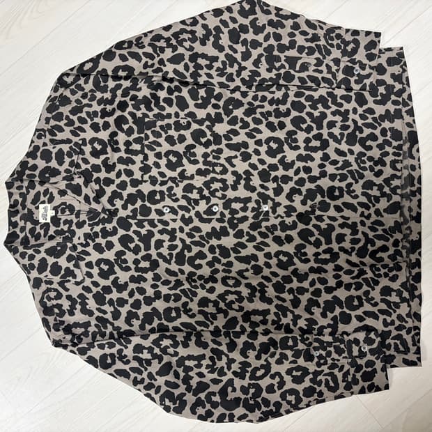 틸레이트 레오파드 셔츠