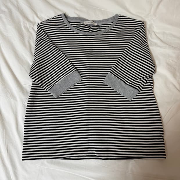 문달 스트라이프 티 블랙