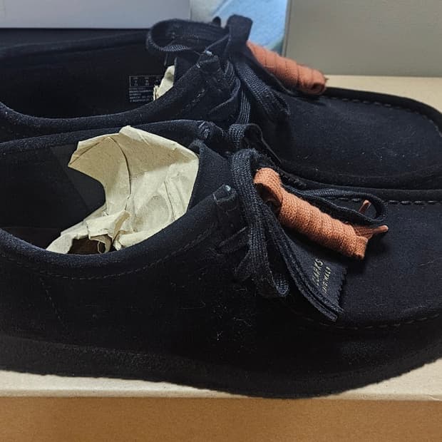 클락스 왈라비 블랙 색상 41