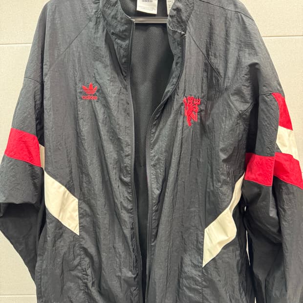 맨유 오리지널스 트랙탑 xxl 판매합니다