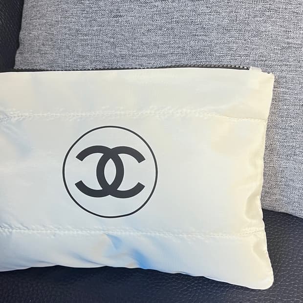 샤넬 패딩 큰 파우치