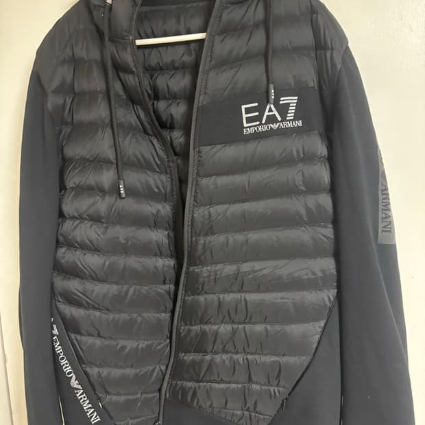 아르마니 경량패딩