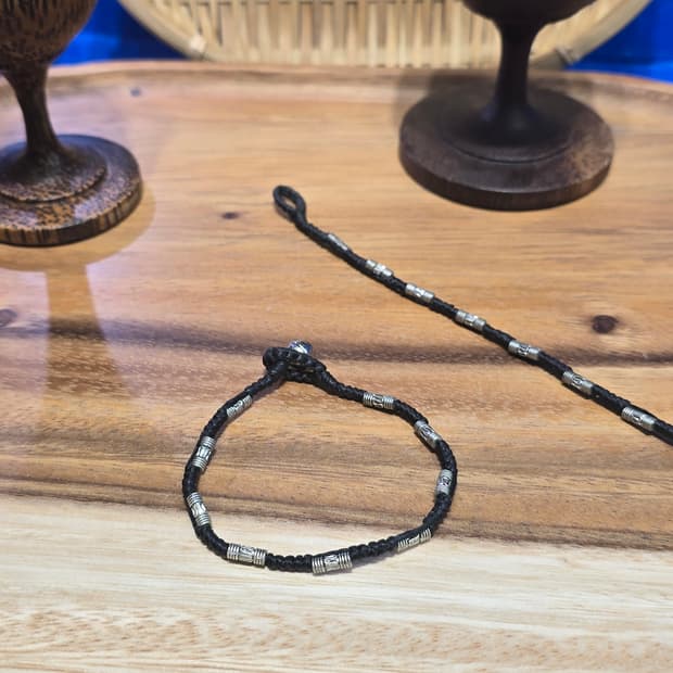 Tibetan Style Knotted Bracelet” (티베탄 스타일
