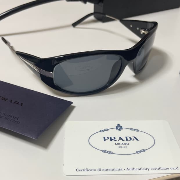 프라다 06ss 선글라스 보증카드 포함