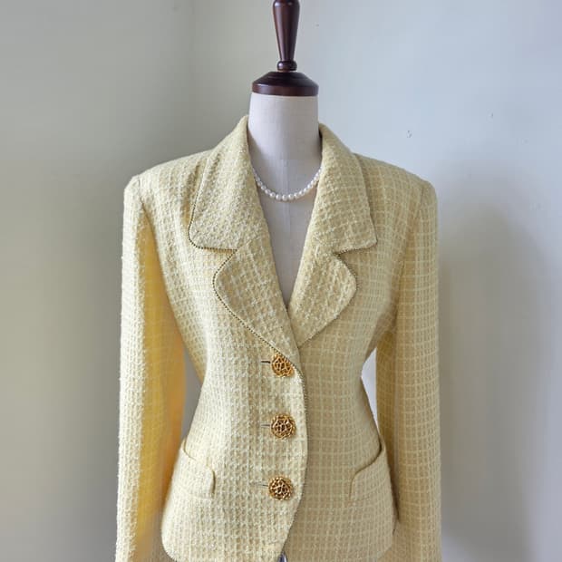 금장 버튼 부클 트위드 자켓