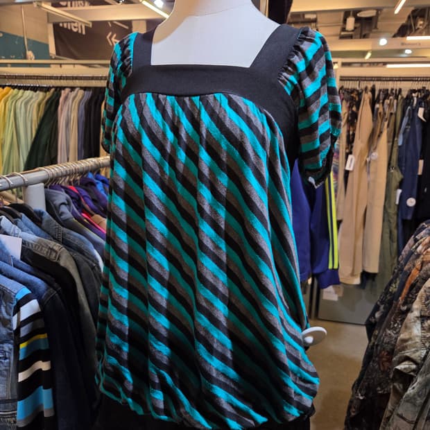 🌟💅갸루특집🌟
갸루펑크 민트 스트라이프 벌룬블라우스