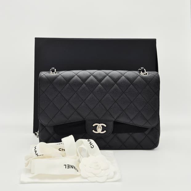 샤넬 클래식 라지 플랩 체인 숄더백
16번대

샤넬의 아