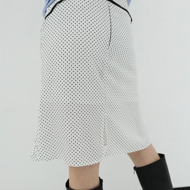 (새상품) sakk dott skirt