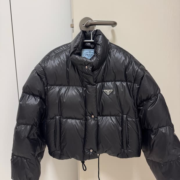 (W) 프라다 리나일론 크롭 컨버터블 다운 자켓 블랙