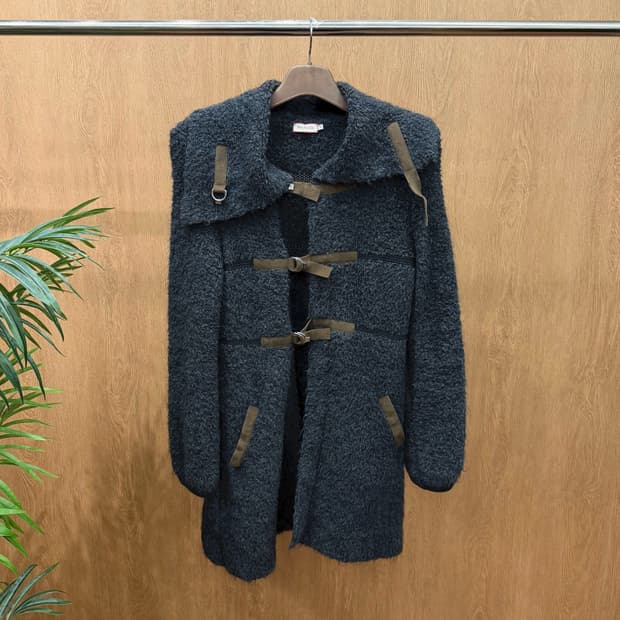 막스앤코 니트 코트 부클 텍스처 토글 스트랩 디테일 레귤러핏 차콜