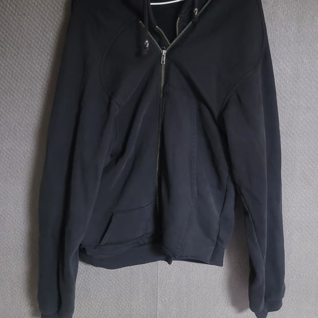 코스트 퍼 킬로 스웻집업