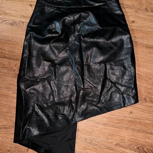 합성 가죽 H라인 언발 스커트