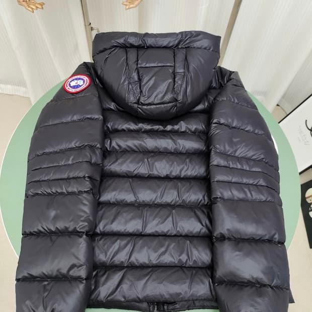 캐나다구스 경량패딩 (네고 가능!!)