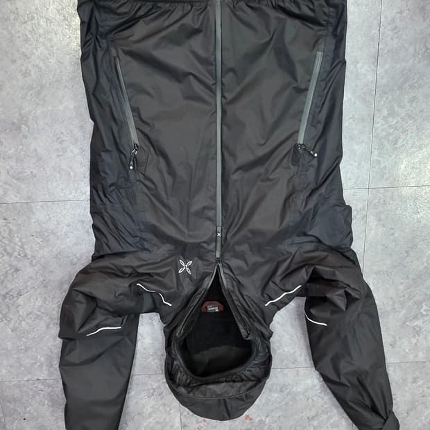 몬츄라 후드 네비스 지켓