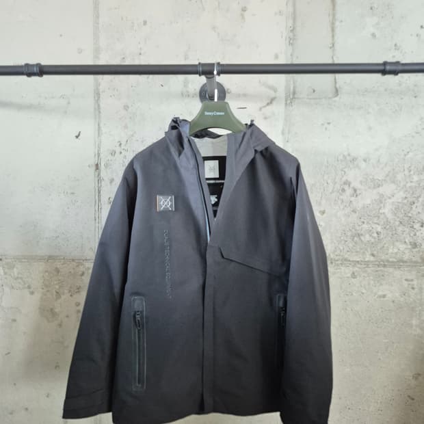 데상트  듀얼리스 네비게이터 방수우븐 자켓