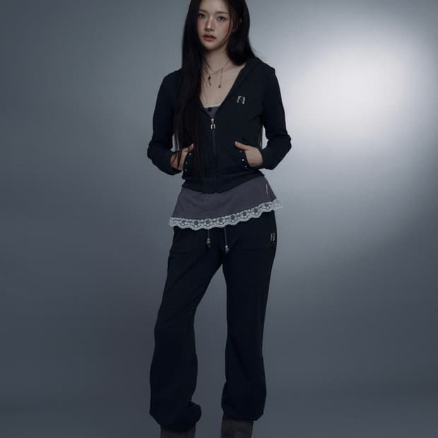 (택o새상품)뉴얼린 엠블럼 스터디드 트레이닝 셋업 / 다크멜란지차콜