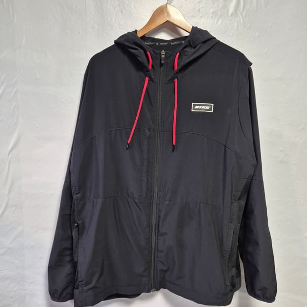 나이키 블랙 클래시 스포츠 트레이닝드라이핏 바람막이 XL사이즈(상태A급)