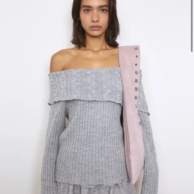 폴리수엠 오프숄더 니트