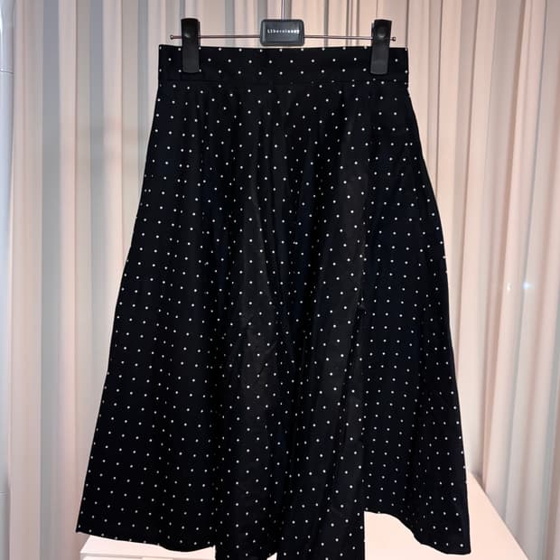 유니클로 땡땡이 스커트