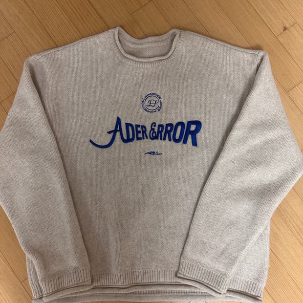 (A3)아더에러 베리프 로고 니트(아이보리)