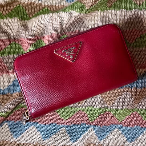 PRADA 사피아노 레더 라운드 지퍼 장지갑 정품 Made in Ital