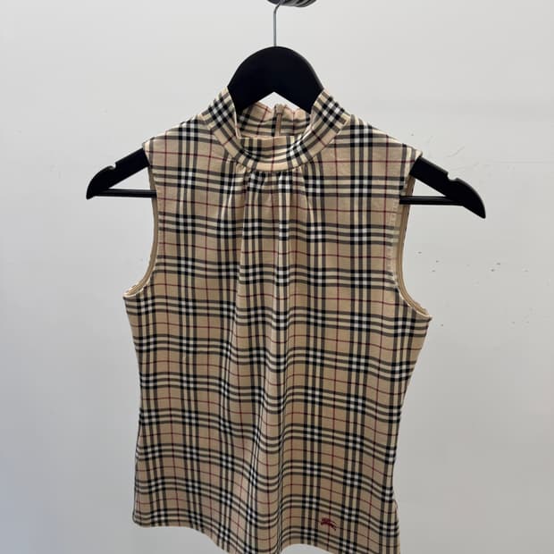 Burberry 버버리 체크 하이넥 슬리브리스 1