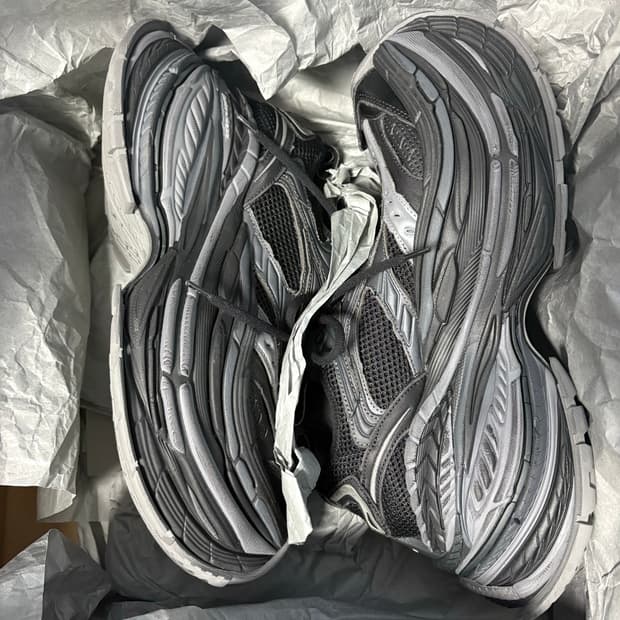 발렌시아가 플랫폼 스니커즈 블랙 42 새상품