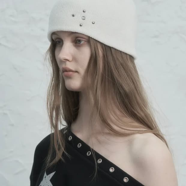 셋업이엑스이 스터드 비니 아이보리