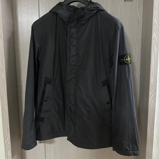 스톤아일랜드 25ss 크링클랩스 안티 드롭 바람막이 L