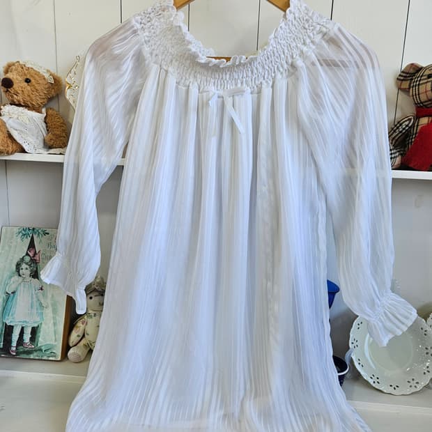 (CECIL McBEE) 화이트 쉬폰 스모크 롱블라우스