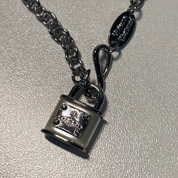 비비안 웨스트우드 자물쇠 목걸이